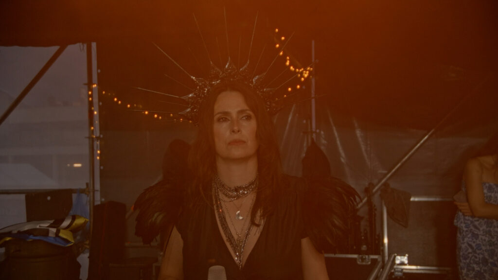 wt_the_invisible_force_final (2160p).00_15_48_13.Still011